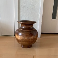 一本彫りの木の花瓶
