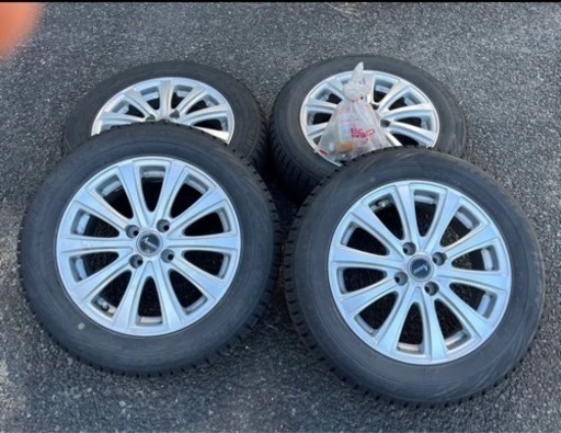 トヨタ　AQUAブリヂストンスタッドレスタイヤ+ホイール