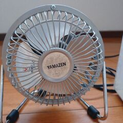 【0円】卓上の小型扇風機の画像