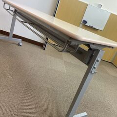 【美品・傷汚れほぼ無】会議・勉強・塾用　折畳みスタキングテーブルの画像