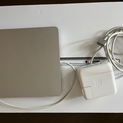 マックブック　APPLE MacBook Air MACBOOK AIR MD711J/Bの画像