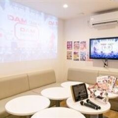 「カラオケが好き」「ワイワイ楽しく働きたい」そんなアナタにおすすめです♪カラオケ歌丸の中心メンバーとなる社員募集です♪の画像