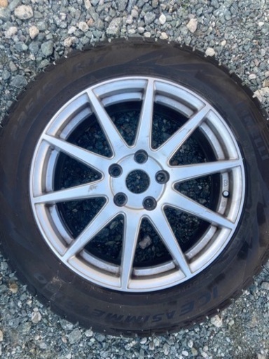 スタッドレスタイヤ