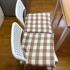 ダイニングテーブルの画像
