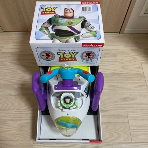 Disney 飛行機型乗用玩具