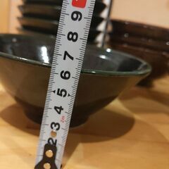 【無料】少し大きめのライスボウル 茶碗 中古品 緑6個 黑4個の画像