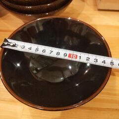 【無料】少し大きめのライスボウル 茶碗 中古品 緑6個 黑4個の画像