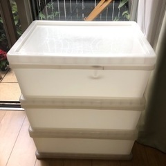 キャスター付きチェストの画像