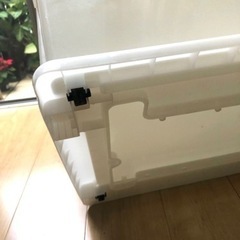 キャスター付きチェストの画像