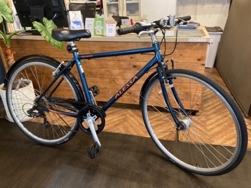 オートライトLED クロスバイク　カスタムして整備済み。サービスホワイトの泥除け オートライトLED クロスバイクカスタムして整備済み。サービス