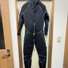 最終値下げ！！GULLウェットスーツLサイズの画像