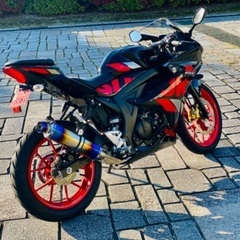 【交換・下取可】　ほぼ新車‼️ スズキ　GSX-R125 ABS搭載モデル✨　低走行1,700km台‼️ メーカー保証引き継ぎ出来ます✨　超美車⭐️ 自賠責ロング令和10年9月まで‼️ カスタムも多数　この機会に格安にての画像