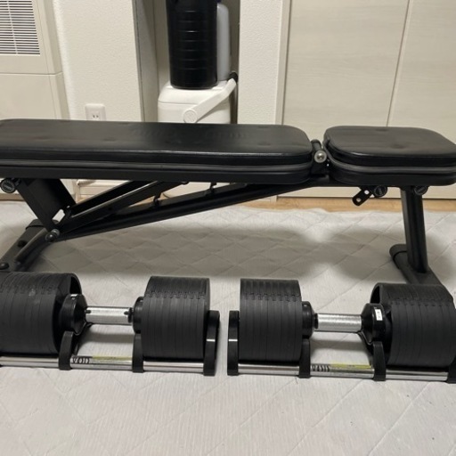 ダンベルとベンチプレス台