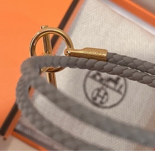 値下げ！1度着用のみ！SSSランク！エルメス HERMES レザーブレスレット 《グレナン》 ドゥブルトゥール 定価￥52,800 ★2023.10.01購入