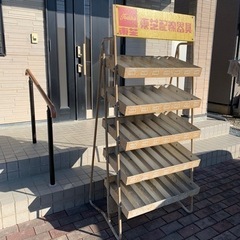 珍品 当時物 昭和レトロ 棚 ラック サビがいい感じです 道具入れ 家具　東芝電気 アンティーク ヴィンテージ チール製 オープンラック 棚 鉄棚 収納ラック ガレージ ヴィンテージ インテリア DIY 工具 箱 昭和 レトロ  店舗用 陳列棚 販促用 陳列ラックの画像