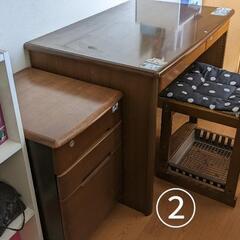 木製イス付・学習机２つの画像