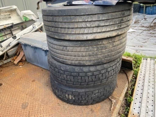 大型用タイヤ7本、265/70R19.5