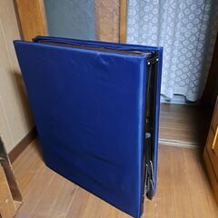 折り畳み式簡易ベッド
