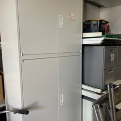 書庫上下セット　棚　書類入れ　鍵付き