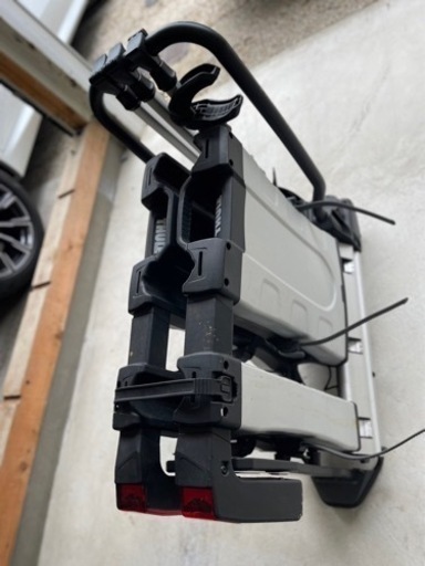Thule EasyFoldXT th934XT イージーフォールドXT　3台積載可能折りたたみ式トウバー用キャリア