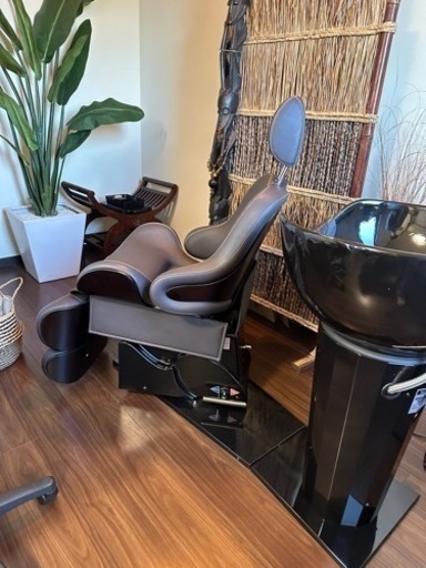 商談中。中古シャンプー台　一式　他の媒体て出品中につき売れ次第終了です