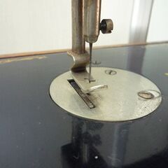 現状品 アンティーク 手回し式ミシン LEAD オブジェ 置物 中古 リード 札幌市東区 新道東店の画像