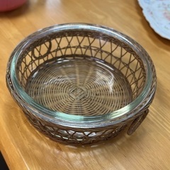 パイレックス耐熱皿　藤カゴ付き