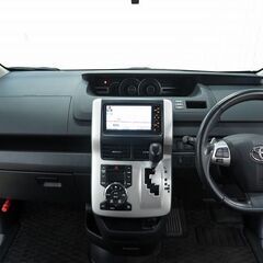 【車内広々！！】大きな車でもバックカメラがついているので安心です！の画像