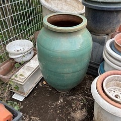 巨大な壺