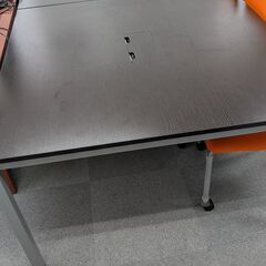会社の事務机をあげます
