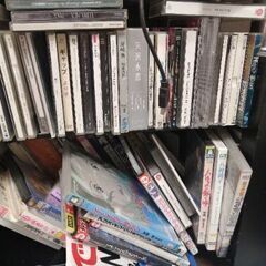 大量のCD、DVDの画像