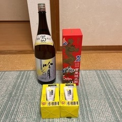 未開封　甲斐の焼酎吟月と琉球泡盛首里城のセット　おまけ付きの画像