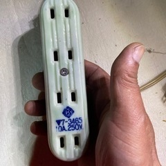 レトロ　シャビー　古民家　延長コードタップ　四つ口　陶器　