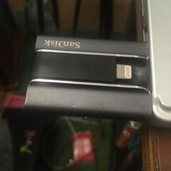 iXpand フラッシュドライブ（１２８ＧＢ）譲ります。