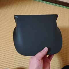 未使用品に近い　ダイハツ純正 LA250S キャスト オーディオパネル センターパネル パネル  55421-B2260　新車購入後、サイズの違うカーナビを取り付けたために外した物ですの画像