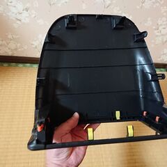 未使用品に近い　ダイハツ純正 LA250S キャスト オーディオパネル センターパネル パネル  55421-B2260　新車購入後、サイズの違うカーナビを取り付けたために外した物ですの画像