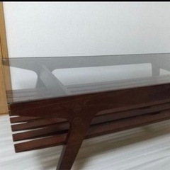 （引き取り先が決まりました）ガラスのローテーブルの画像