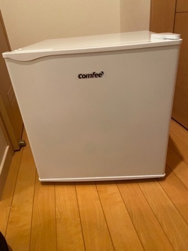 ※値下げ　【美品】COMFEE'  ミニ冷蔵庫 45L 右開きRCD45WH/E
