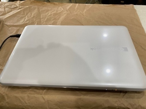 東芝　15インチノートパソコン　ホワイト　美良品