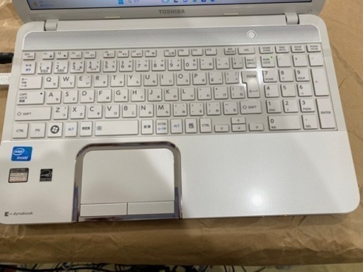東芝　15インチノートパソコン　ホワイト　美良品