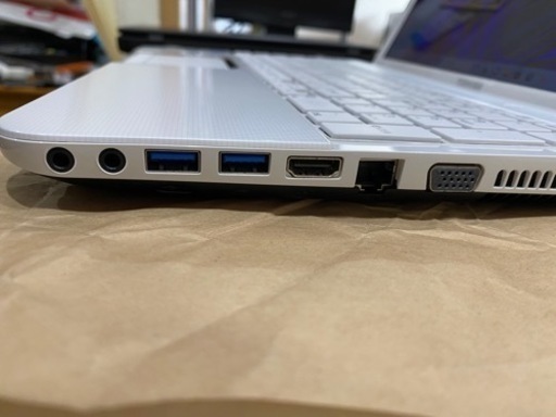 東芝　15インチノートパソコン　ホワイト　美良品