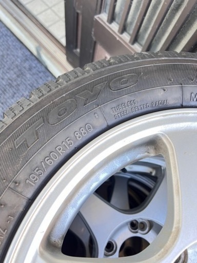 スタットレスタイヤ4本アルミセットTOYO 195/60R 15