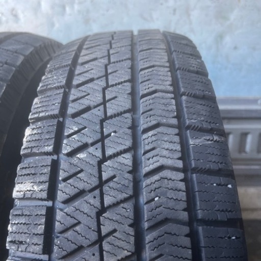 バリ山　BRIDGESTONE ブリヂストン　ブリジストン　VRX2 185/70R14 スタッドレス　タイヤ　2019年製　14イン