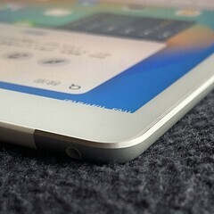 ipad 10.2インチ 第7世代2019 32GB wifi-cell silver SIMフリー　バッテリー９８％の画像