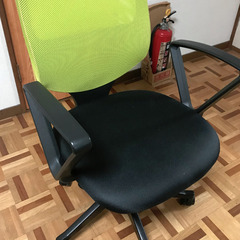 【無料】オフィスの椅子　（オフィス家具）1つ　無料でお譲り致します！の画像