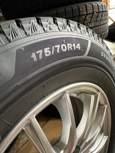 バリ山！スタッドレスタイヤ セット　ブリザックVRX3 175/70R14 21年製造