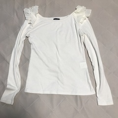 肩フリルトップス