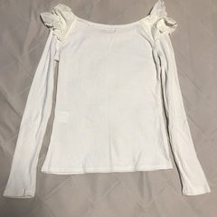 肩フリルトップスの画像
