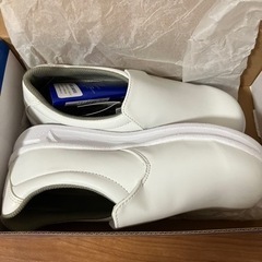 【新品】作業用シューズ　23.5の画像