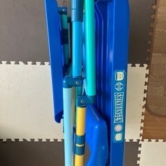 室内　ジャングルジム　滑り台　新幹線　青　の画像